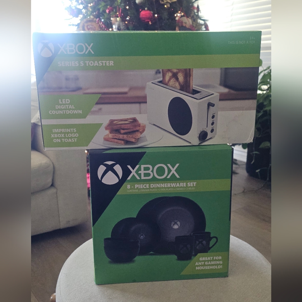 Xbox Black 8 Piece Dinner Set & Toaster